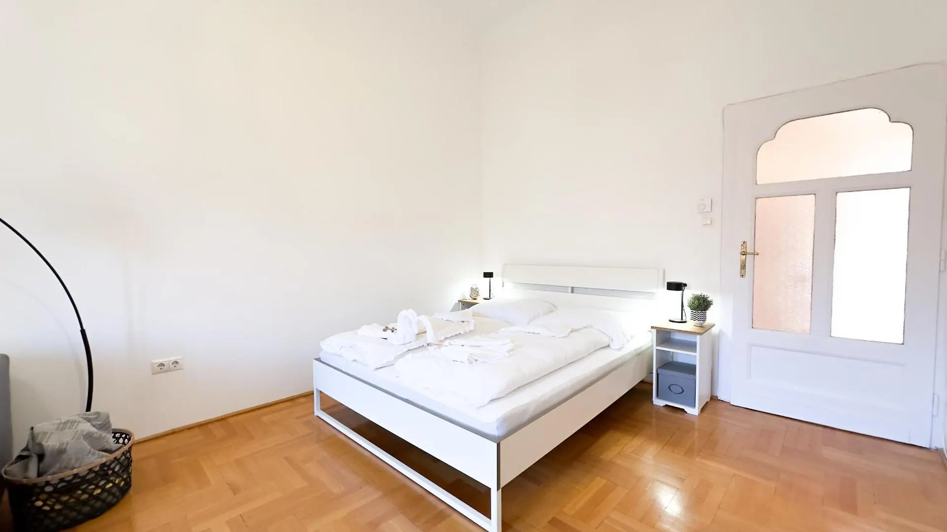 Kiraly Levente - Center Location Ac Apartment Budapest