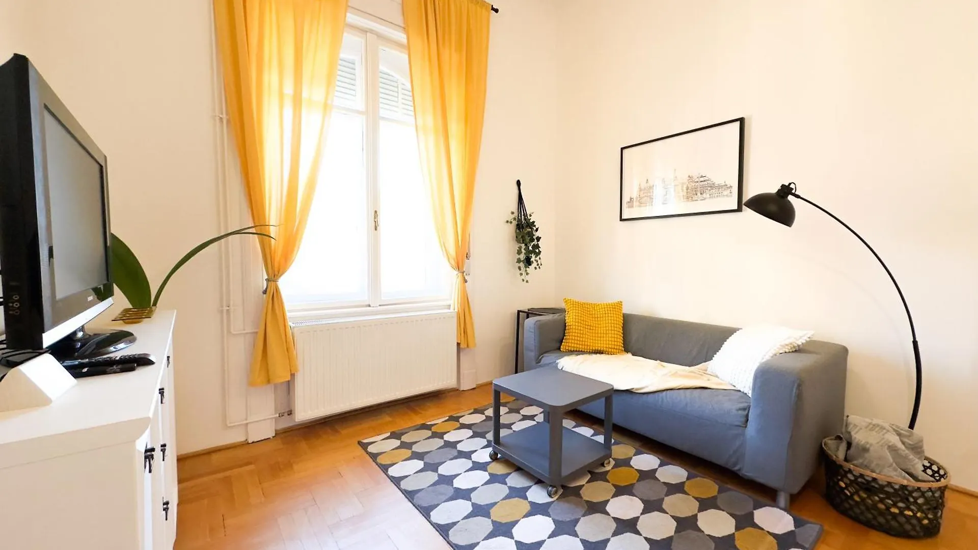 Kiraly Levente - Center Location Ac Apartment Budapest Hungary