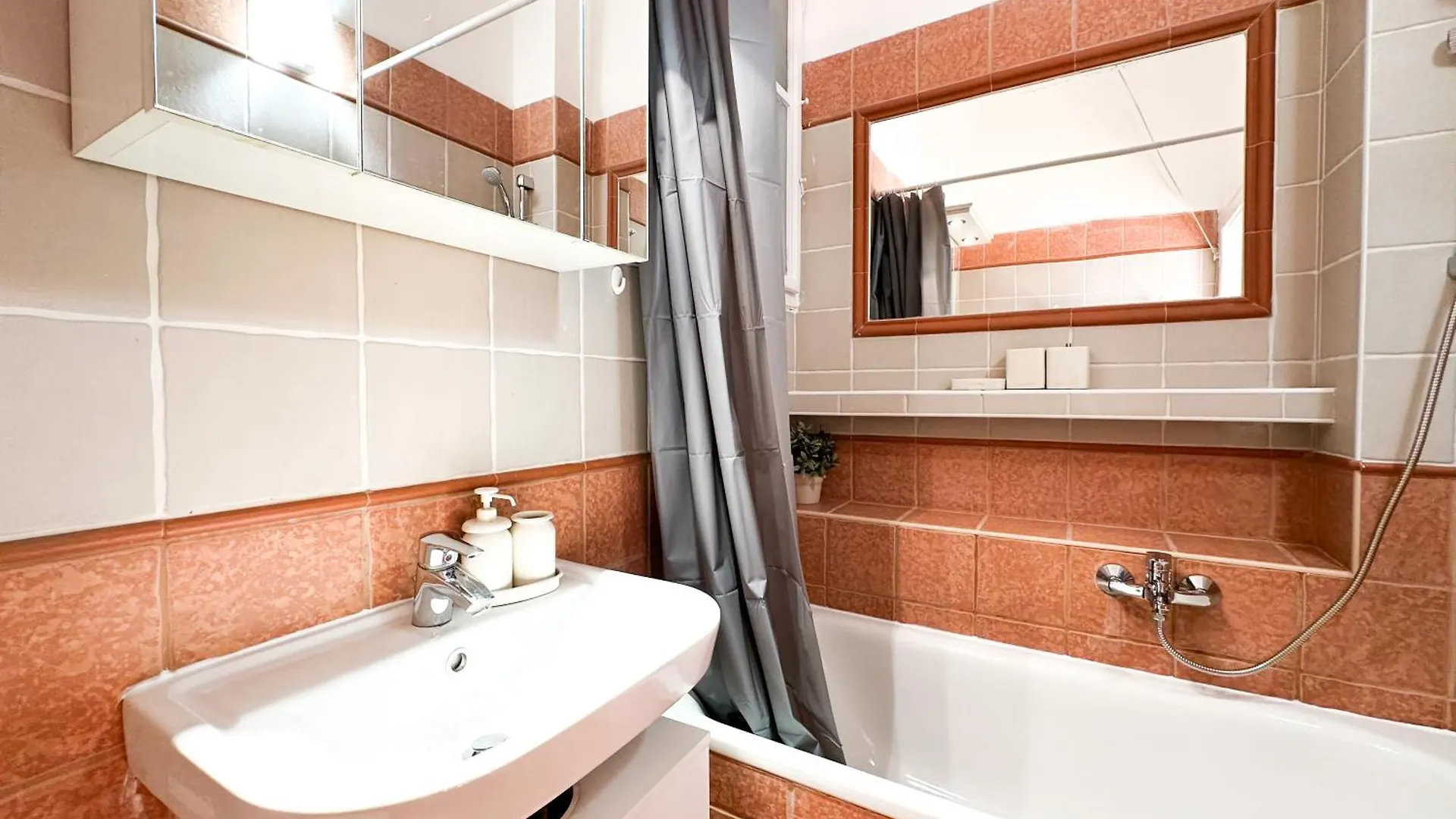 Kiraly Levente - Center Location Ac Apartment Budapest