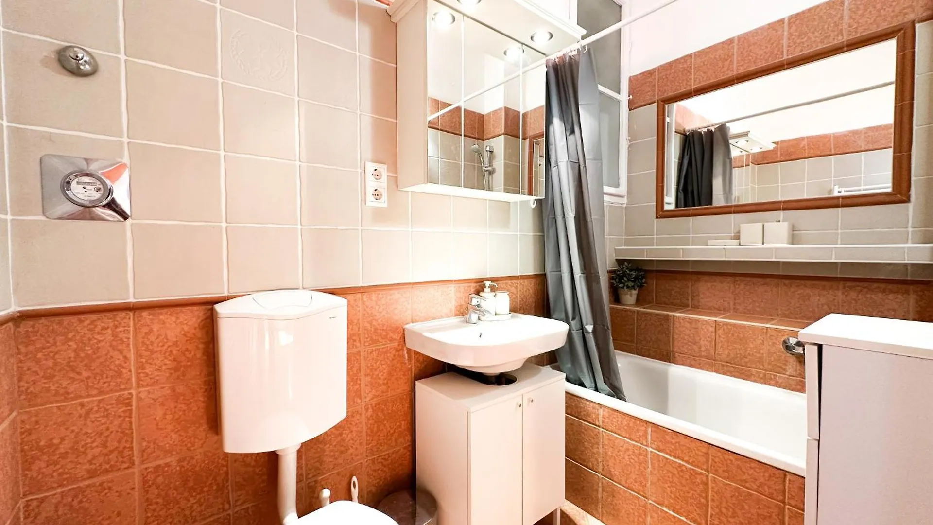 Kiraly Levente - Center Location Ac Apartment Budapest 0*,  Hungary