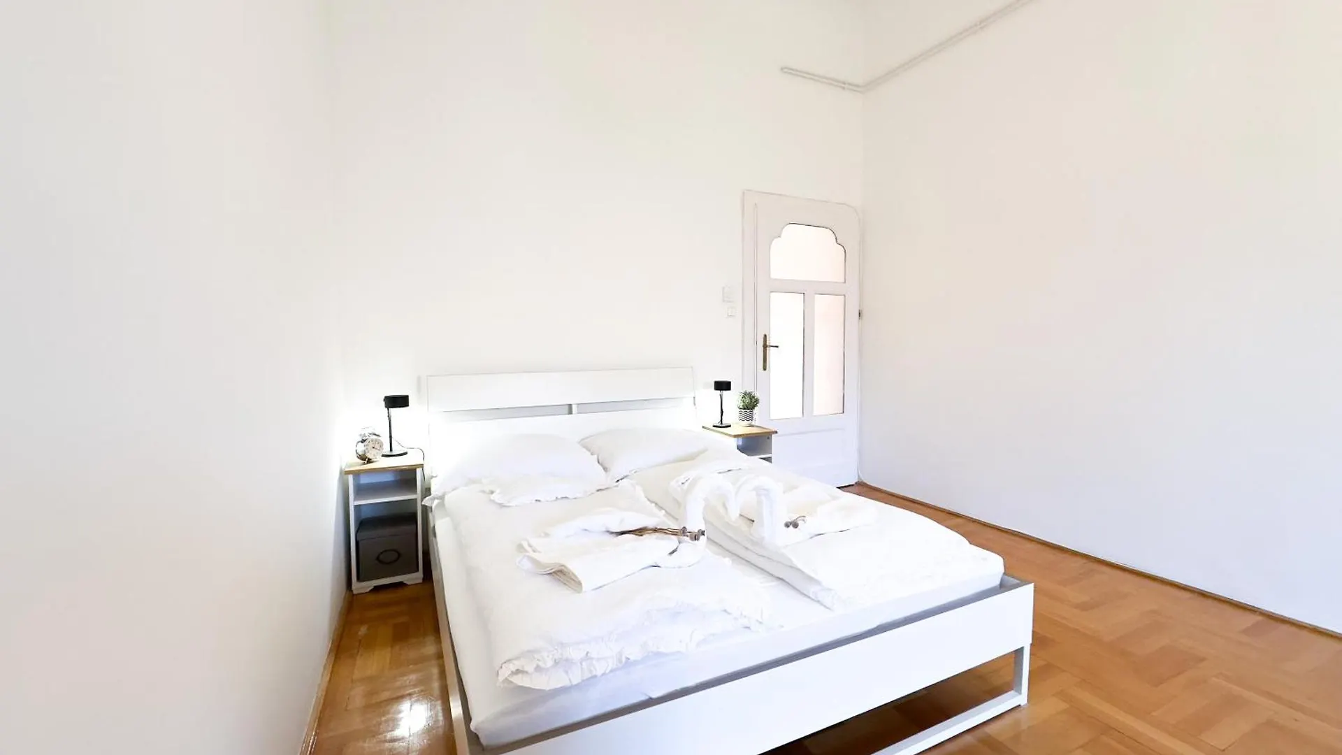 Kiraly Levente - Center Location Ac Apartment Budapest